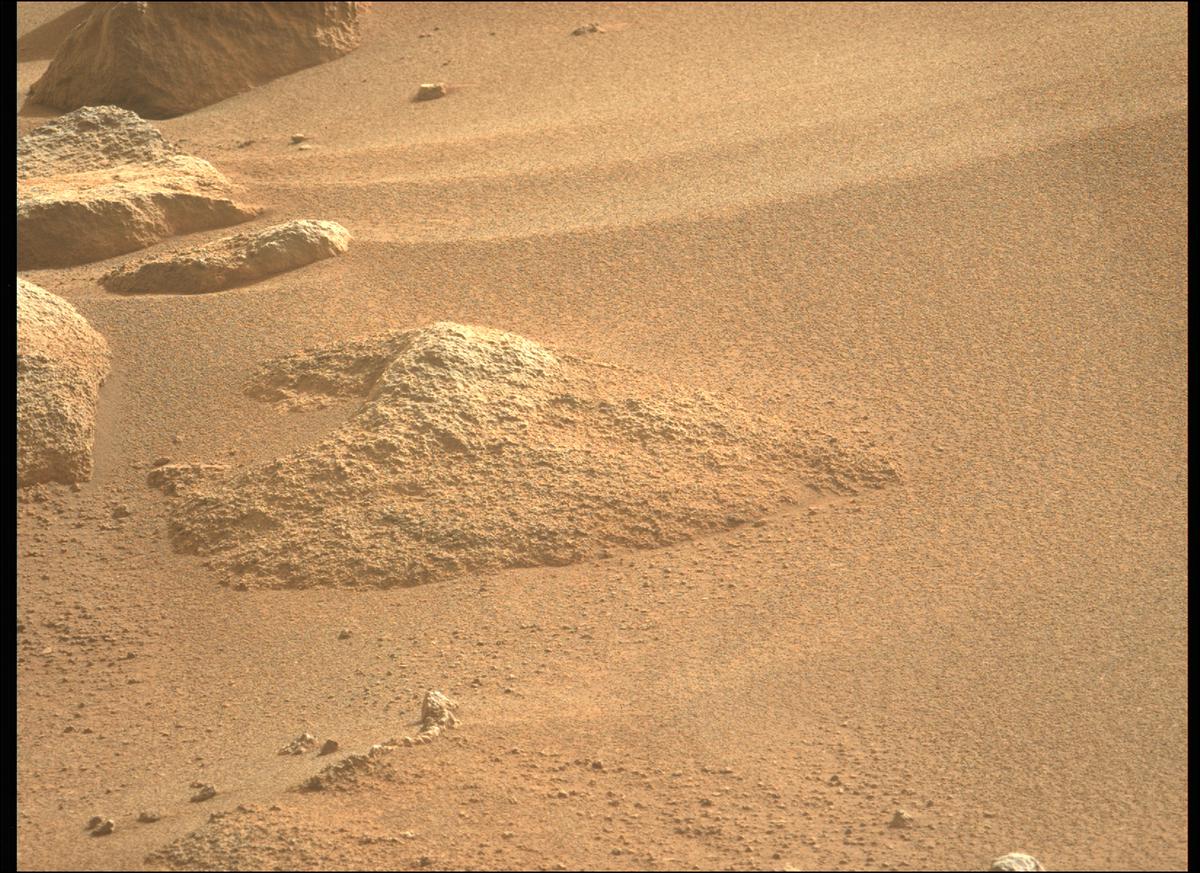 This image was taken by MCZ_LEFT onboard NASA's Mars rover Perseverance on Sol 417