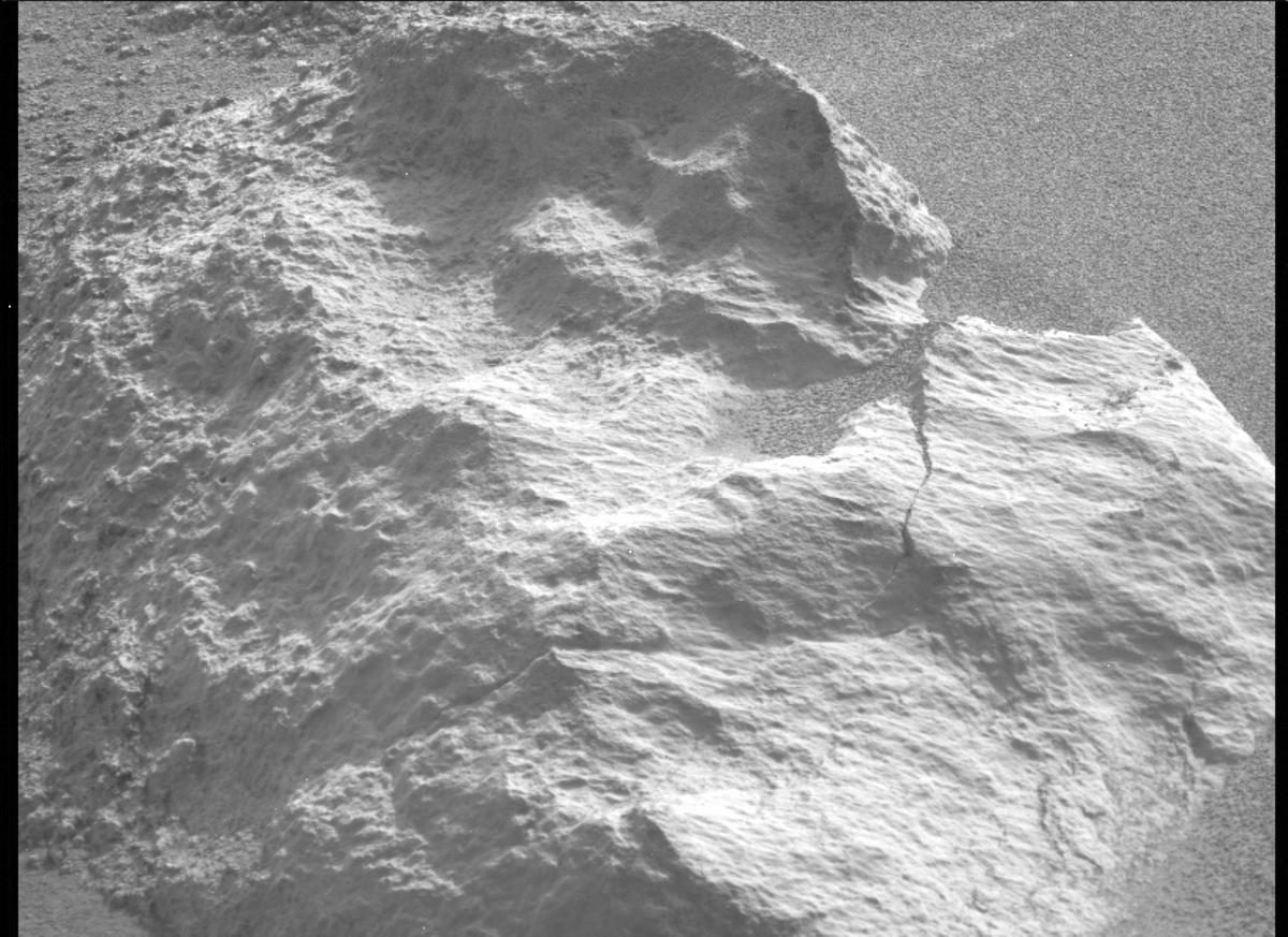 This image was taken by MCZ_LEFT onboard NASA's Mars rover Perseverance on Sol 417