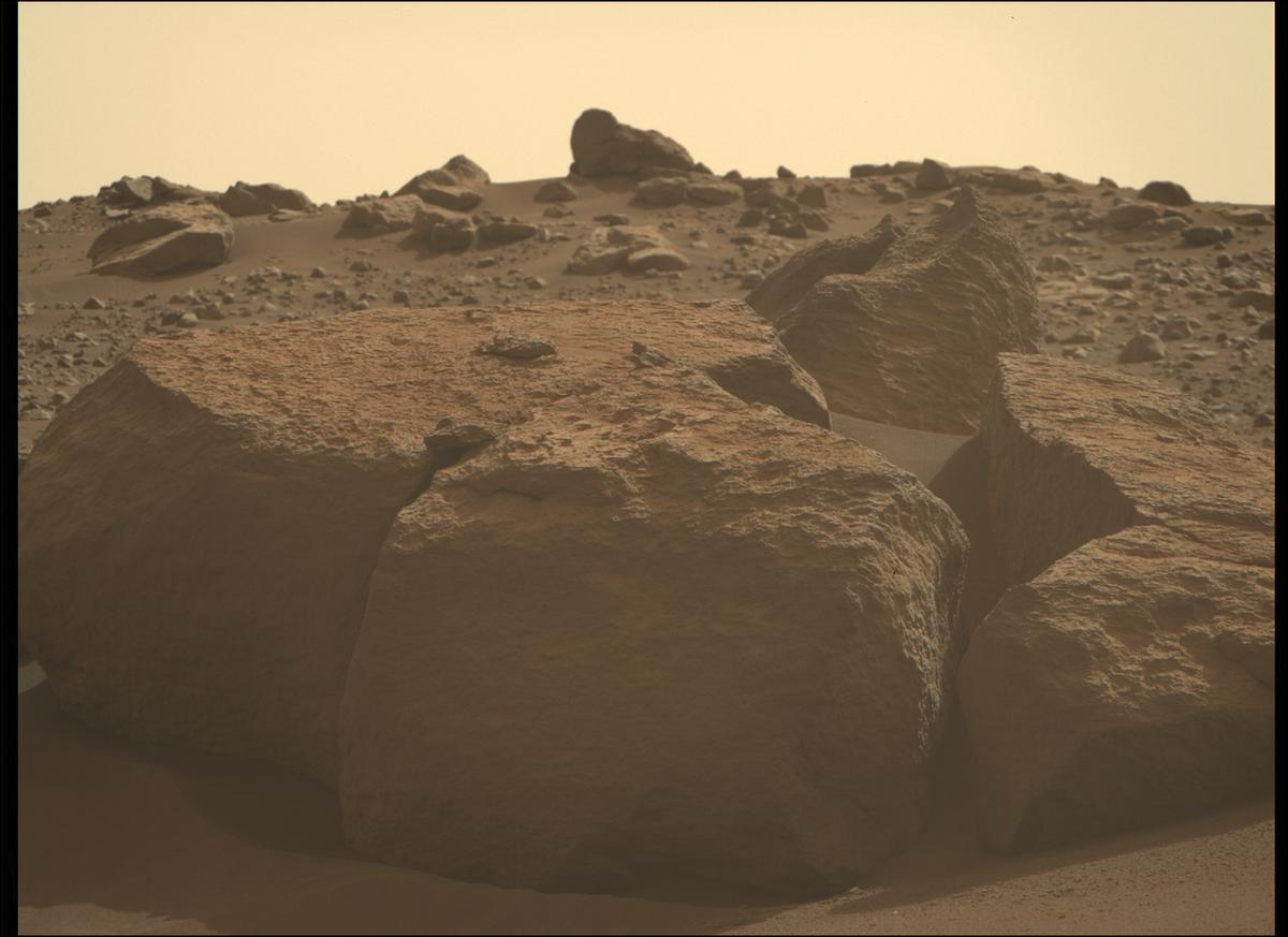 This image was taken by MCZ_RIGHT onboard NASA's Mars rover Perseverance on Sol 417