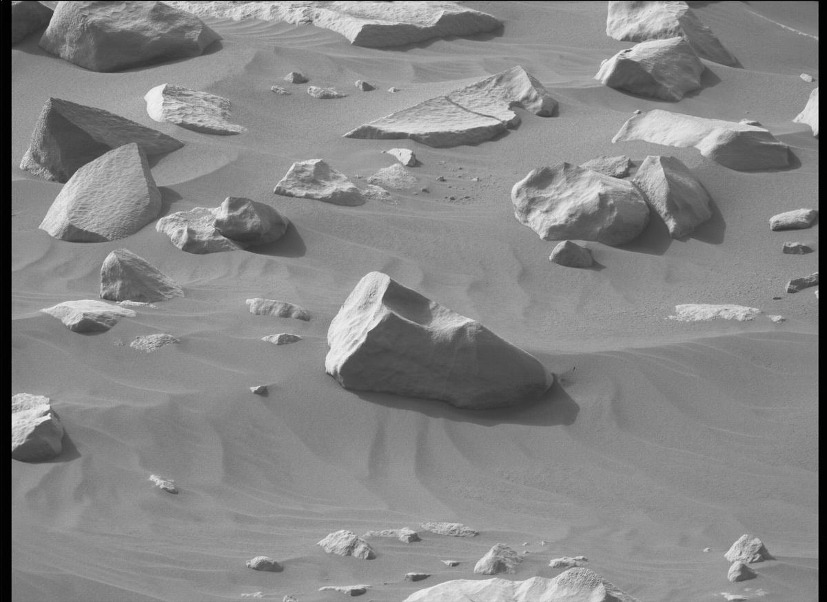 This image was taken by MCZ_RIGHT onboard NASA's Mars rover Perseverance on Sol 420