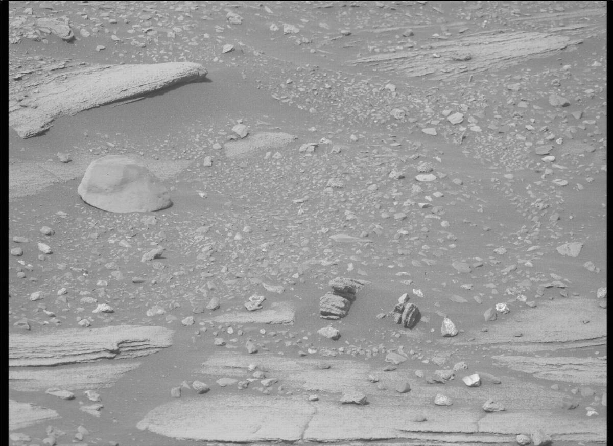 This image was taken by MCZ_RIGHT onboard NASA's Mars rover Perseverance on Sol 422