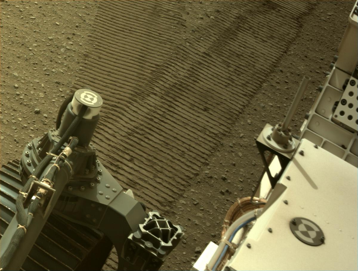 This image was taken by NAVCAM_RIGHT onboard NASA's Mars rover Perseverance on Sol 433