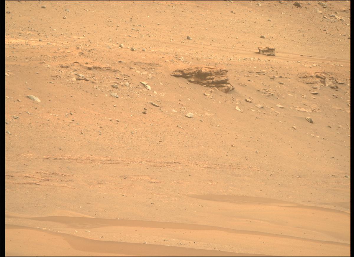 This image was taken by MCZ_RIGHT onboard NASA's Mars rover Perseverance on Sol 437