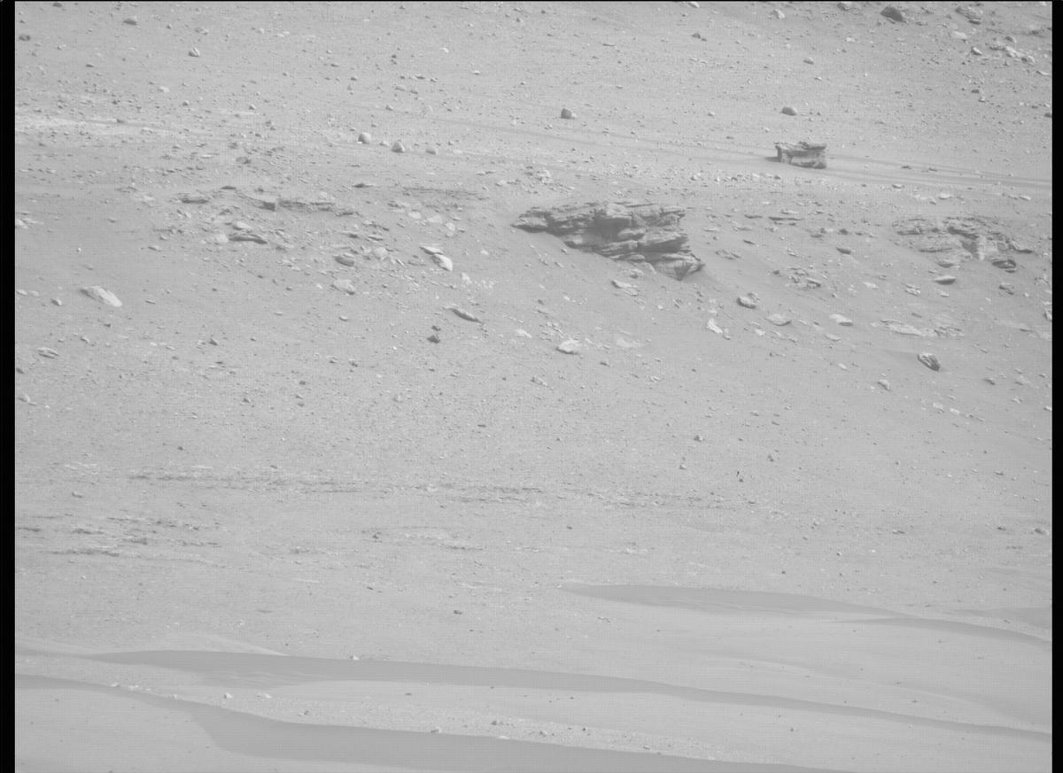 This image was taken by MCZ_RIGHT onboard NASA's Mars rover Perseverance on Sol 437