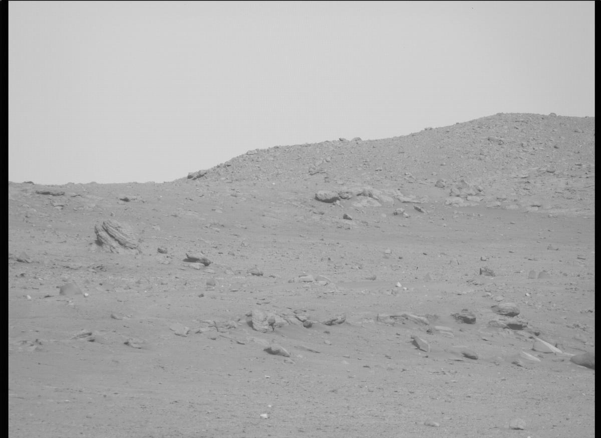 This image was taken by MCZ_RIGHT onboard NASA's Mars rover Perseverance on Sol 451