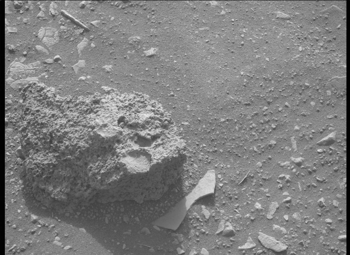 This image was taken by MCZ_RIGHT onboard NASA's Mars rover Perseverance on Sol 451