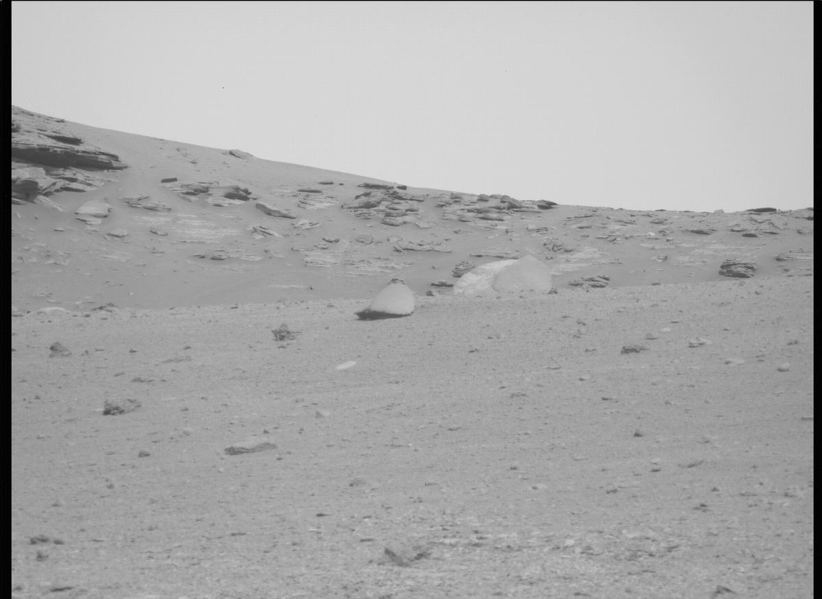 This image was taken by MCZ_LEFT onboard NASA's Mars rover Perseverance on Sol 452
