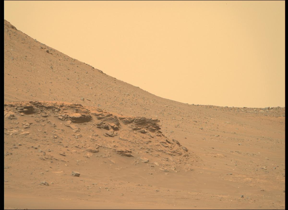 This image was taken by MCZ_RIGHT onboard NASA's Mars rover Perseverance on Sol 452
