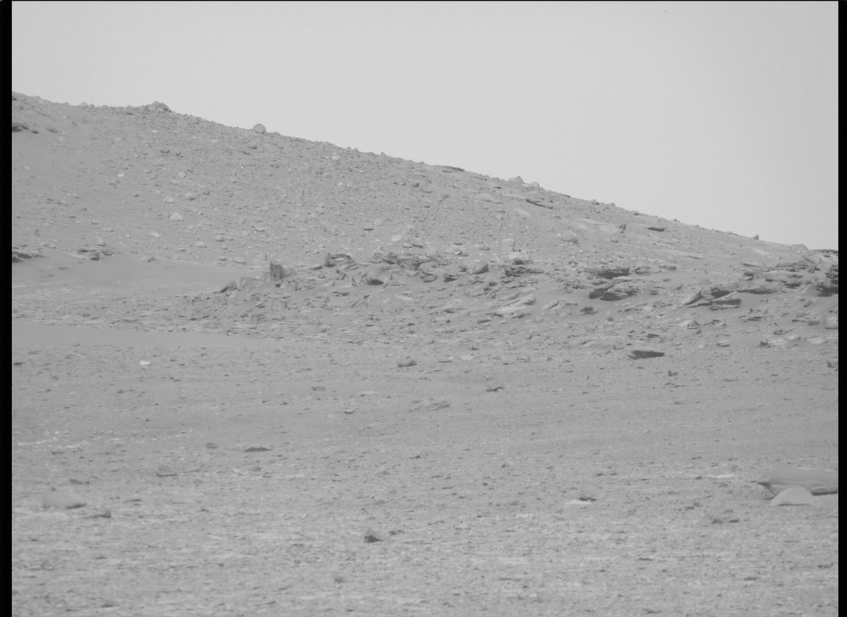 This image was taken by MCZ_RIGHT onboard NASA's Mars rover Perseverance on Sol 452