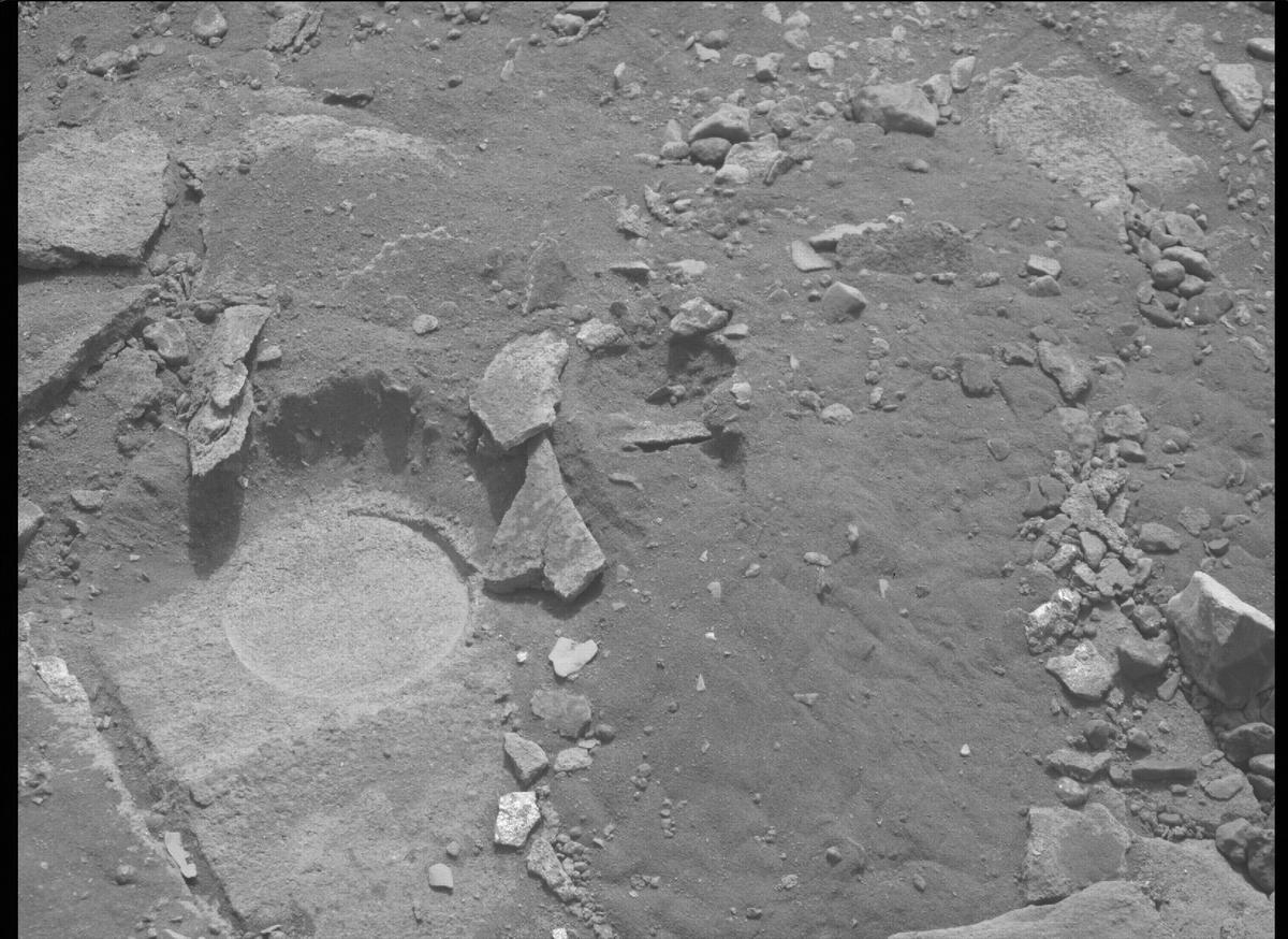 This image was taken by MCZ_RIGHT onboard NASA's Mars rover Perseverance on Sol 453