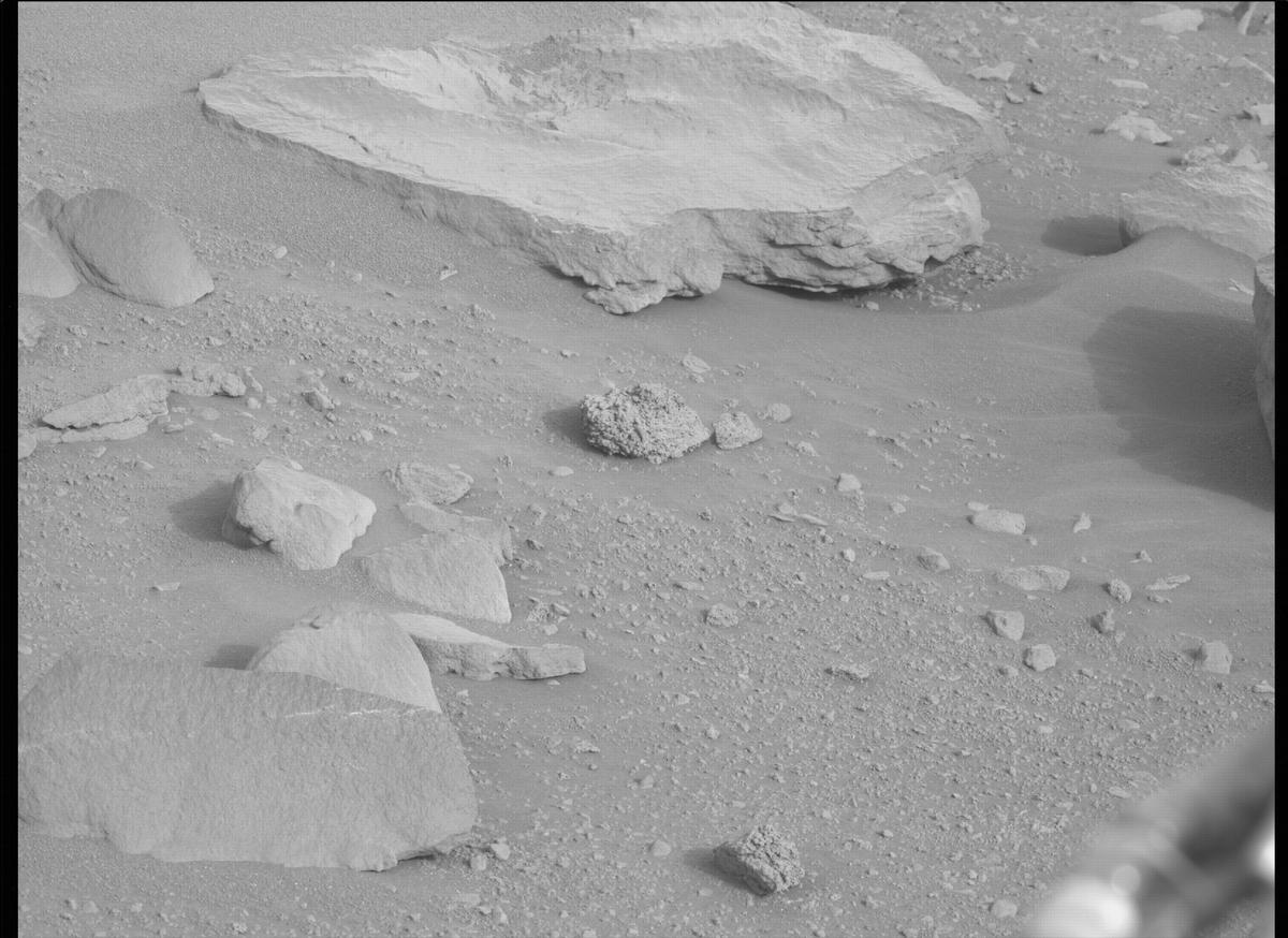 This image was taken by MCZ_LEFT onboard NASA's Mars rover Perseverance on Sol 456