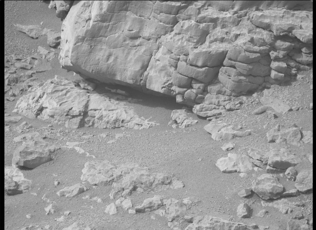 This image was taken by MCZ_RIGHT onboard NASA's Mars rover Perseverance on Sol 458