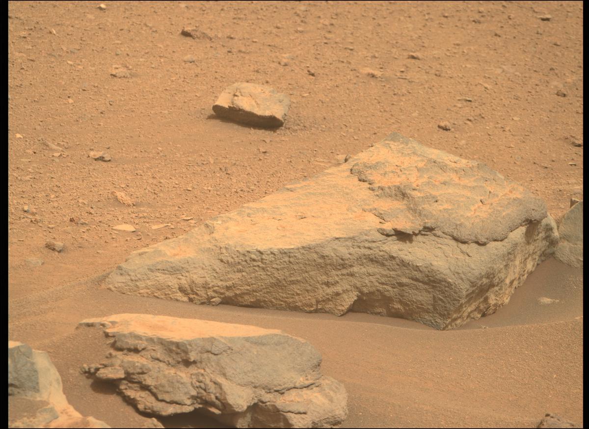 This image was taken by MCZ_RIGHT onboard NASA's Mars rover Perseverance on Sol 459