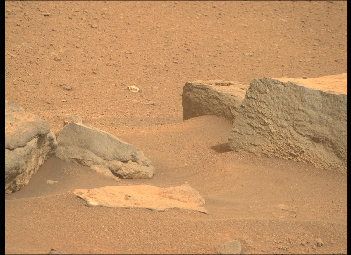This image was taken by MCZ_RIGHT onboard NASA's Mars rover Perseverance on Sol 459