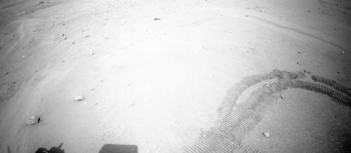 This image was taken by NAVCAM_RIGHT onboard NASA's Mars rover Perseverance on Sol 460