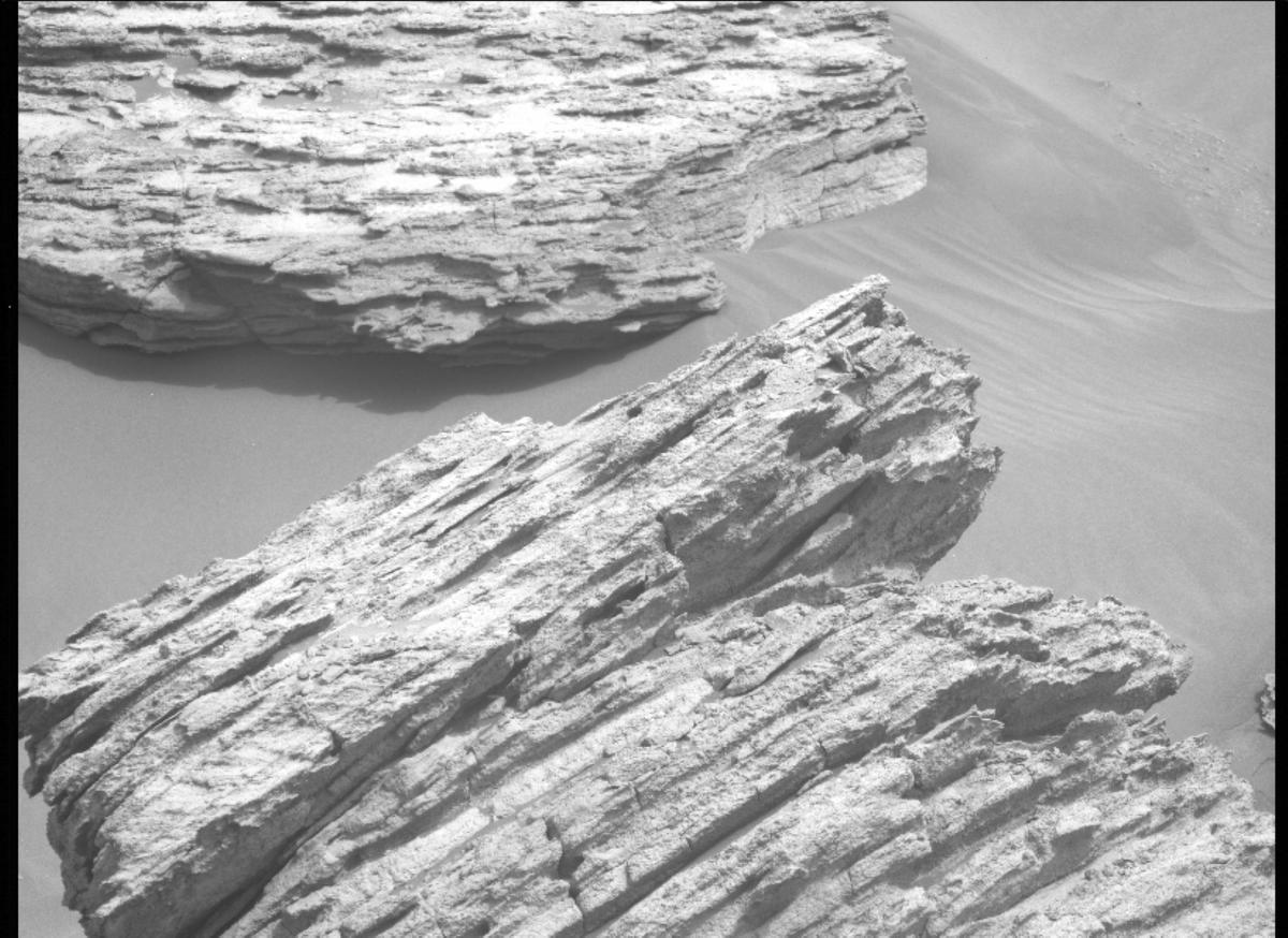 This image was taken by MCZ_LEFT onboard NASA's Mars rover Perseverance on Sol 464
