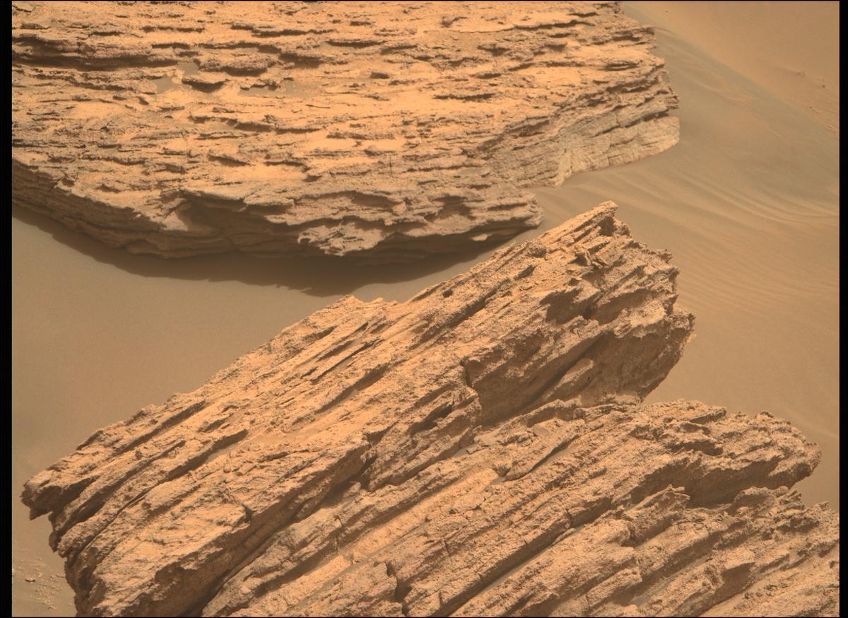 This image was taken by MCZ_RIGHT onboard NASA's Mars rover Perseverance on Sol 464