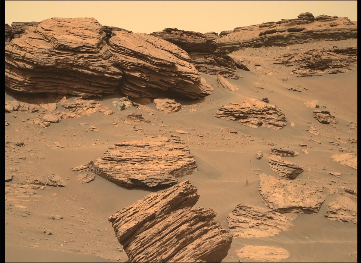 This image was taken by MCZ_RIGHT onboard NASA's Mars rover Perseverance on Sol 464