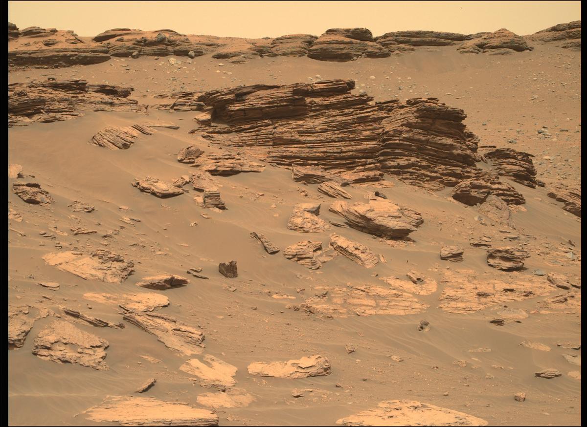 This image was taken by MCZ_RIGHT onboard NASA's Mars rover Perseverance on Sol 464