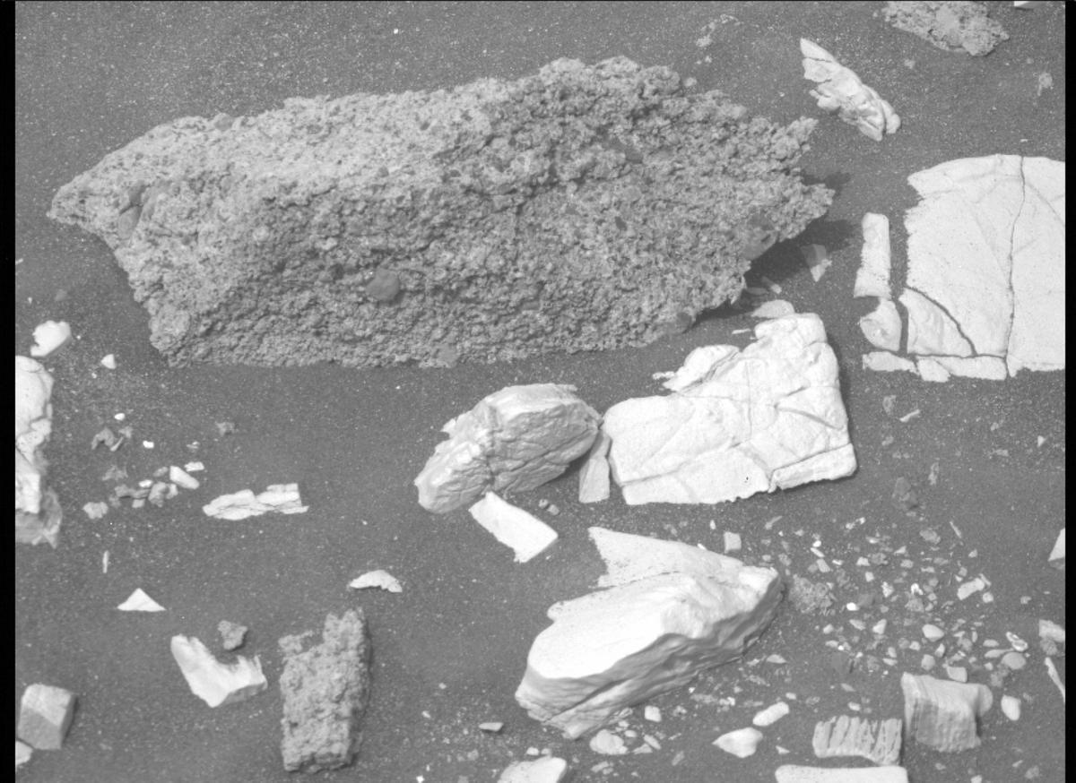 This image was taken by MCZ_RIGHT onboard NASA's Mars rover Perseverance on Sol 464