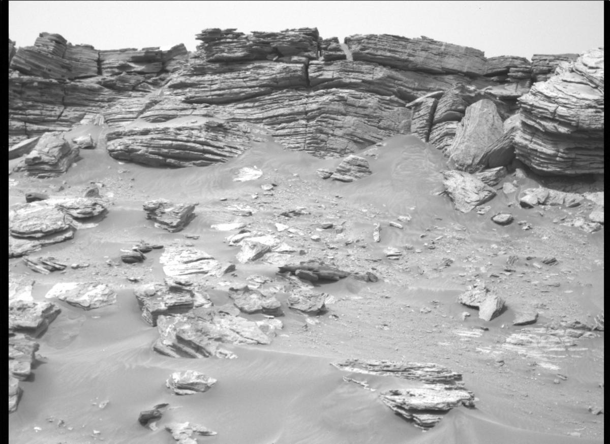 This image was taken by MCZ_RIGHT onboard NASA's Mars rover Perseverance on Sol 464