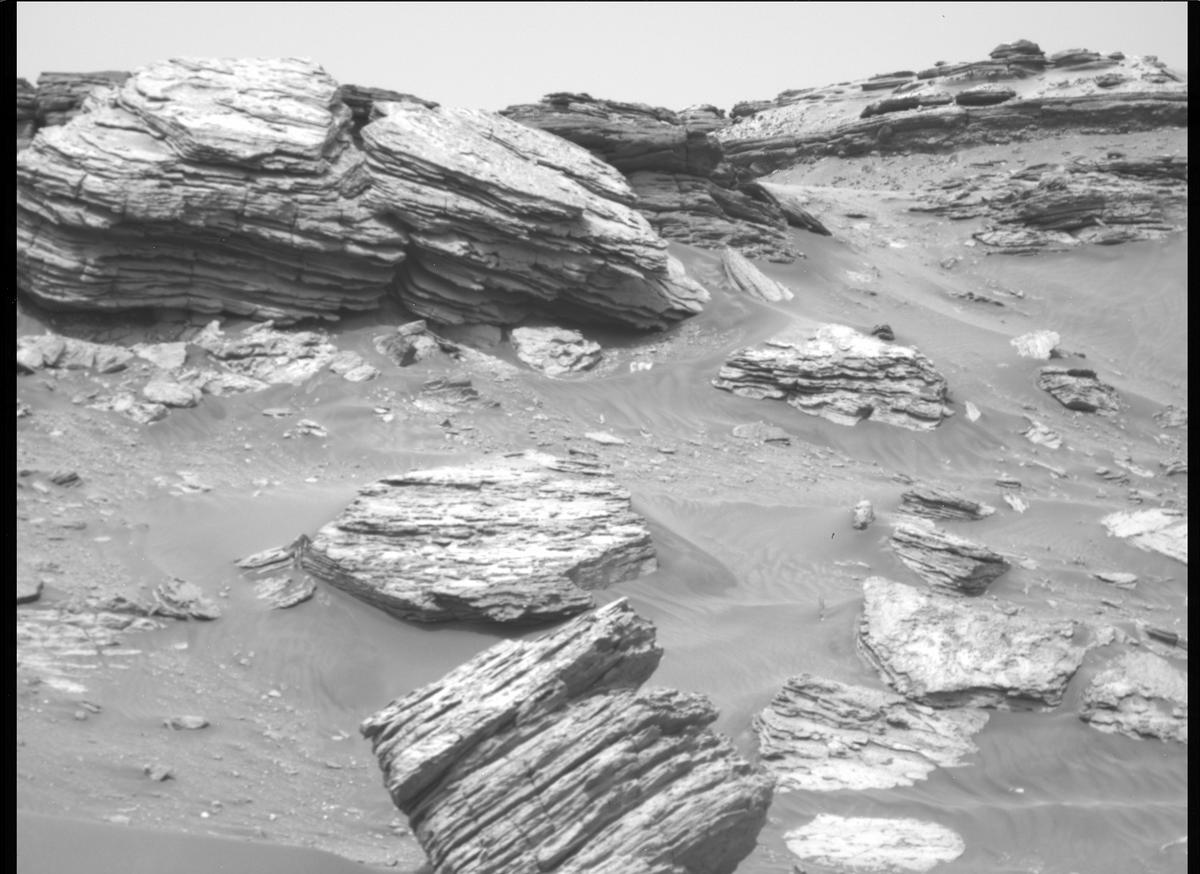 This image was taken by MCZ_RIGHT onboard NASA's Mars rover Perseverance on Sol 464