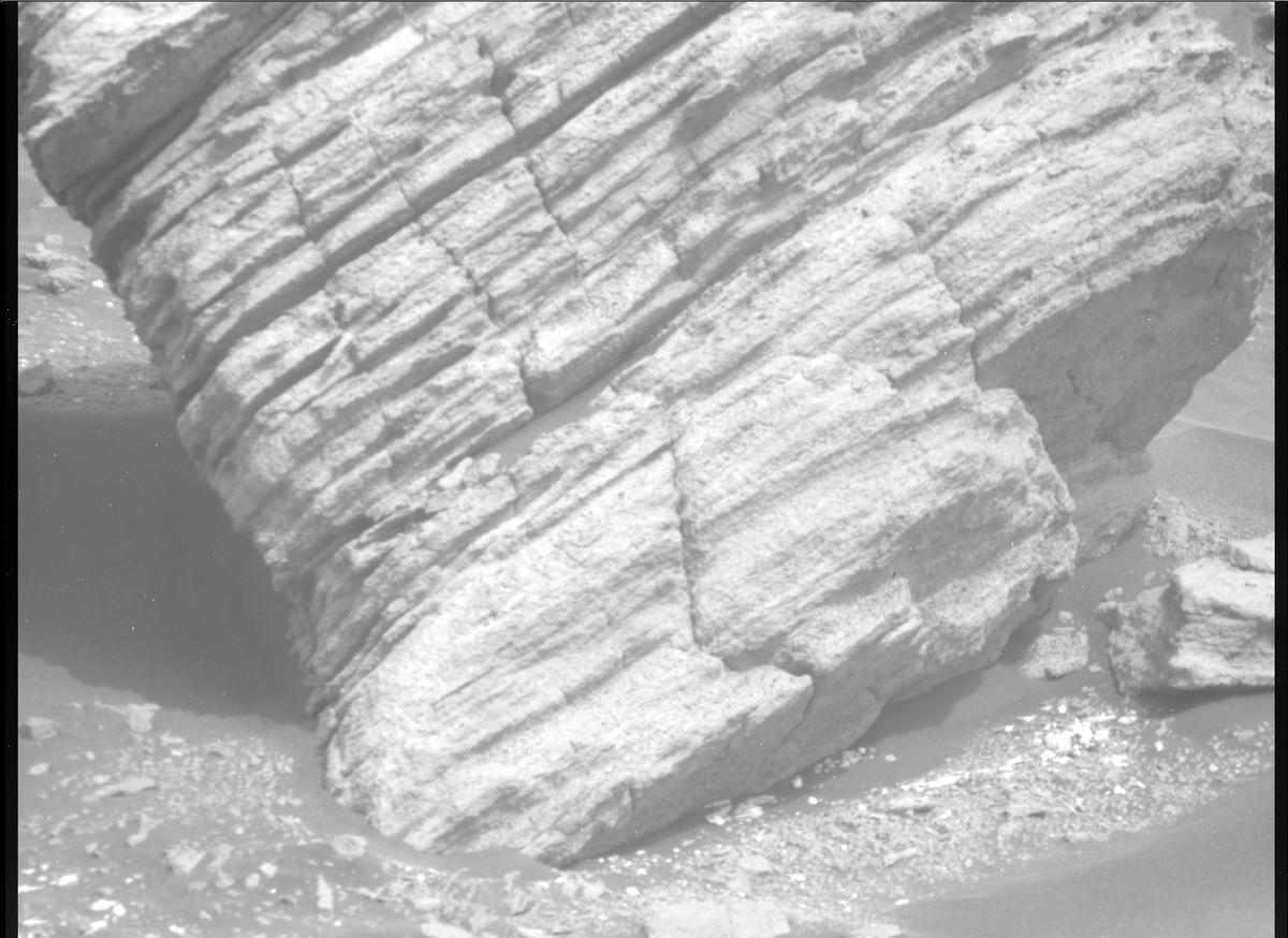 This image was taken by MCZ_RIGHT onboard NASA's Mars rover Perseverance on Sol 464
