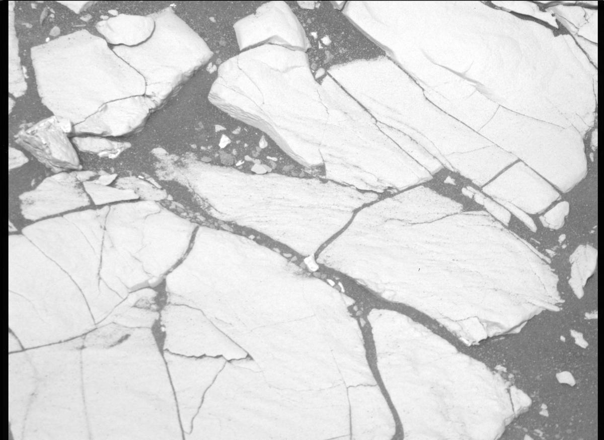 This image was taken by MCZ_RIGHT onboard NASA's Mars rover Perseverance on Sol 465