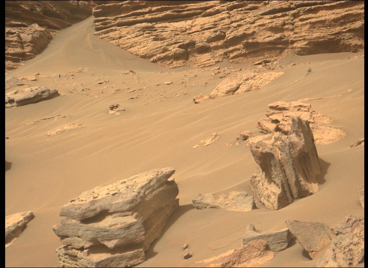 This image was taken by MCZ_LEFT onboard NASA's Mars rover Perseverance on Sol 466