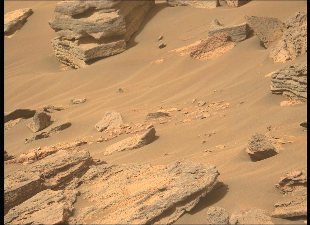 This image was taken by MCZ_LEFT onboard NASA's Mars rover Perseverance on Sol 466