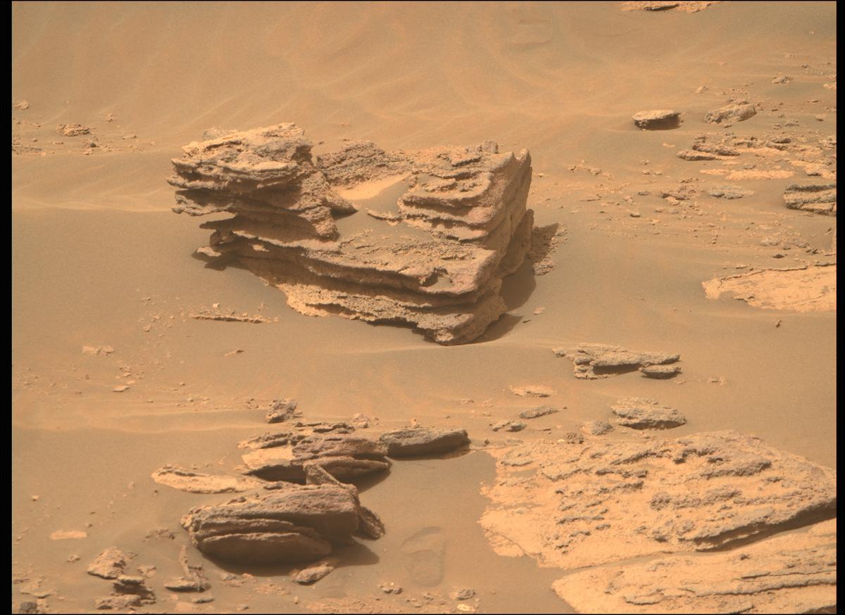This image was taken by MCZ_RIGHT onboard NASA's Mars rover Perseverance on Sol 466