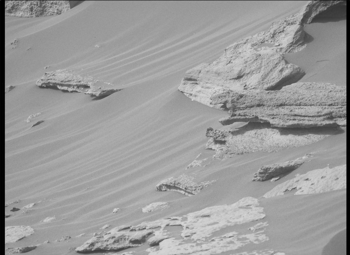 This image was taken by MCZ_LEFT onboard NASA's Mars rover Perseverance on Sol 467