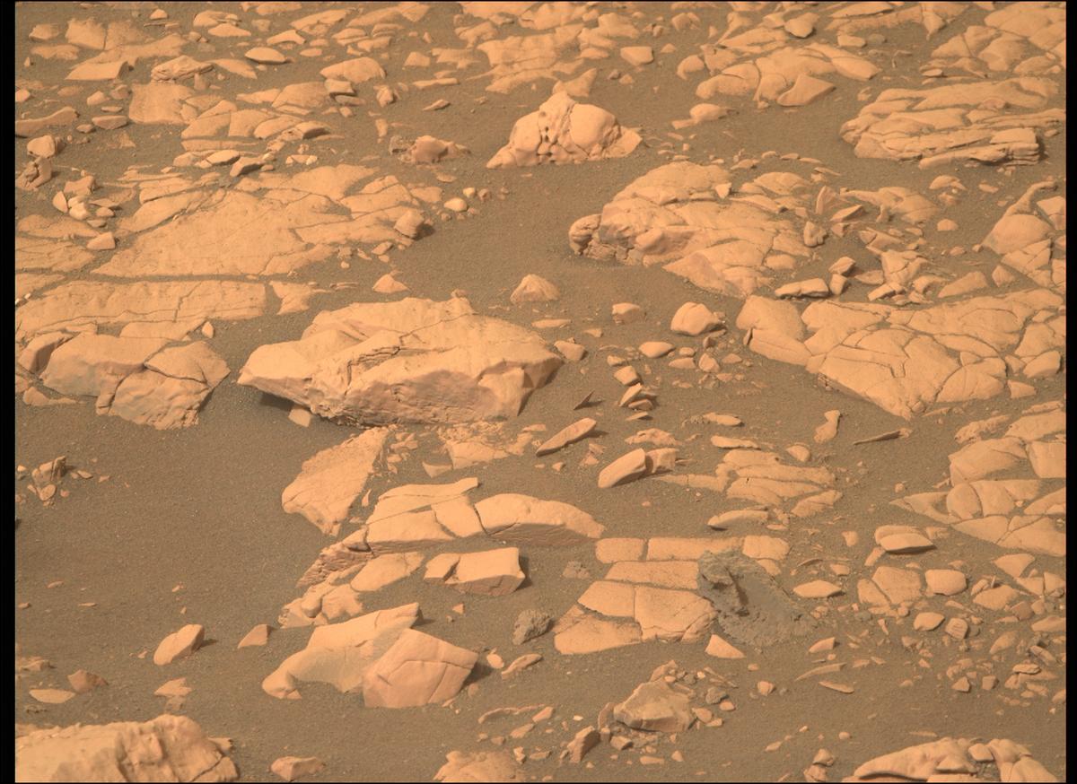 This image was taken by MCZ_RIGHT onboard NASA's Mars rover Perseverance on Sol 467
