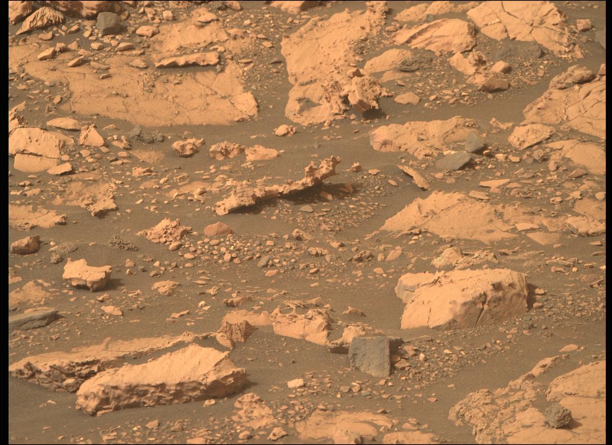 This image was taken by MCZ_RIGHT onboard NASA's Mars rover Perseverance on Sol 467