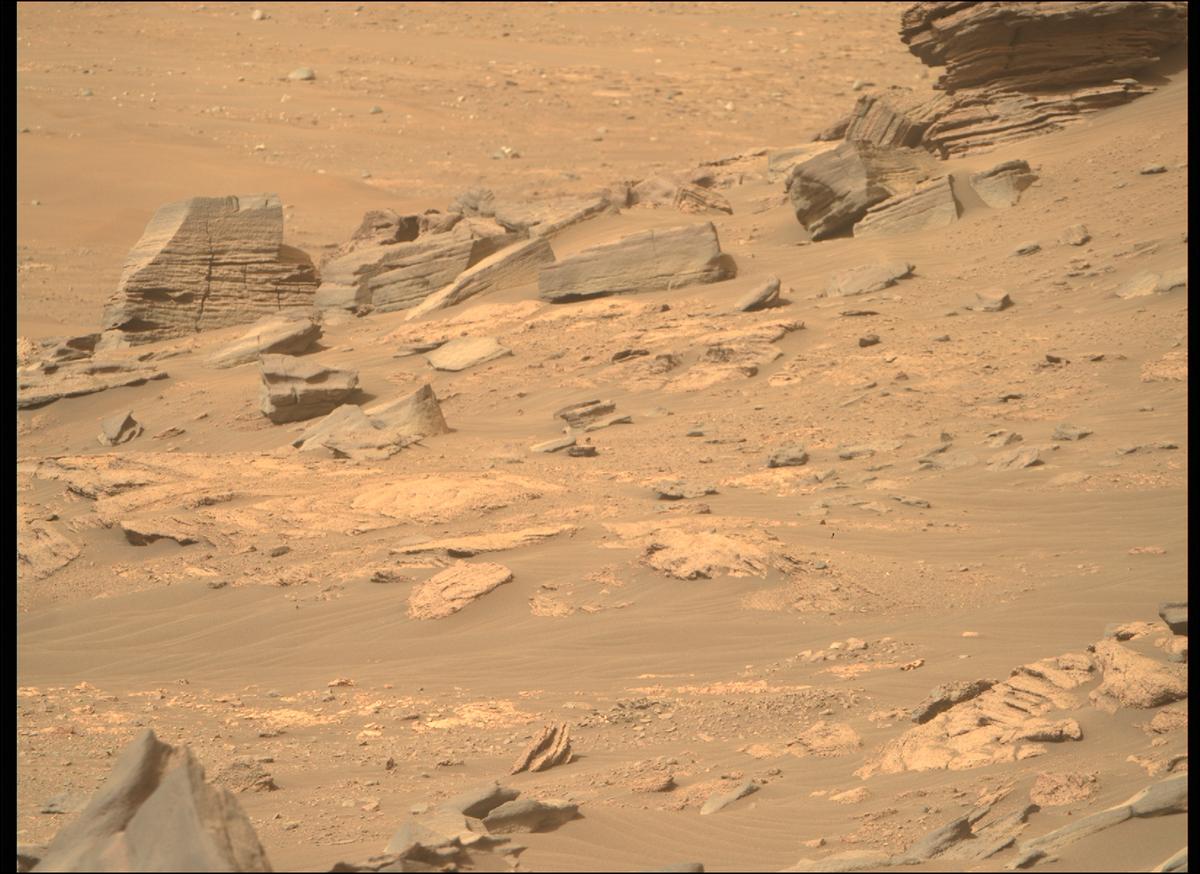 This image was taken by MCZ_RIGHT onboard NASA's Mars rover Perseverance on Sol 467