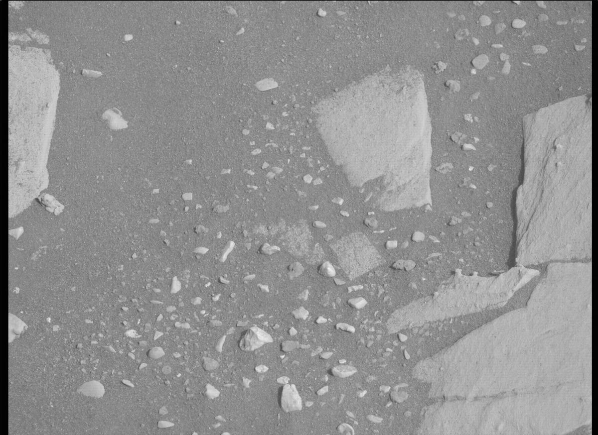 This image was taken by MCZ_RIGHT onboard NASA's Mars rover Perseverance on Sol 467