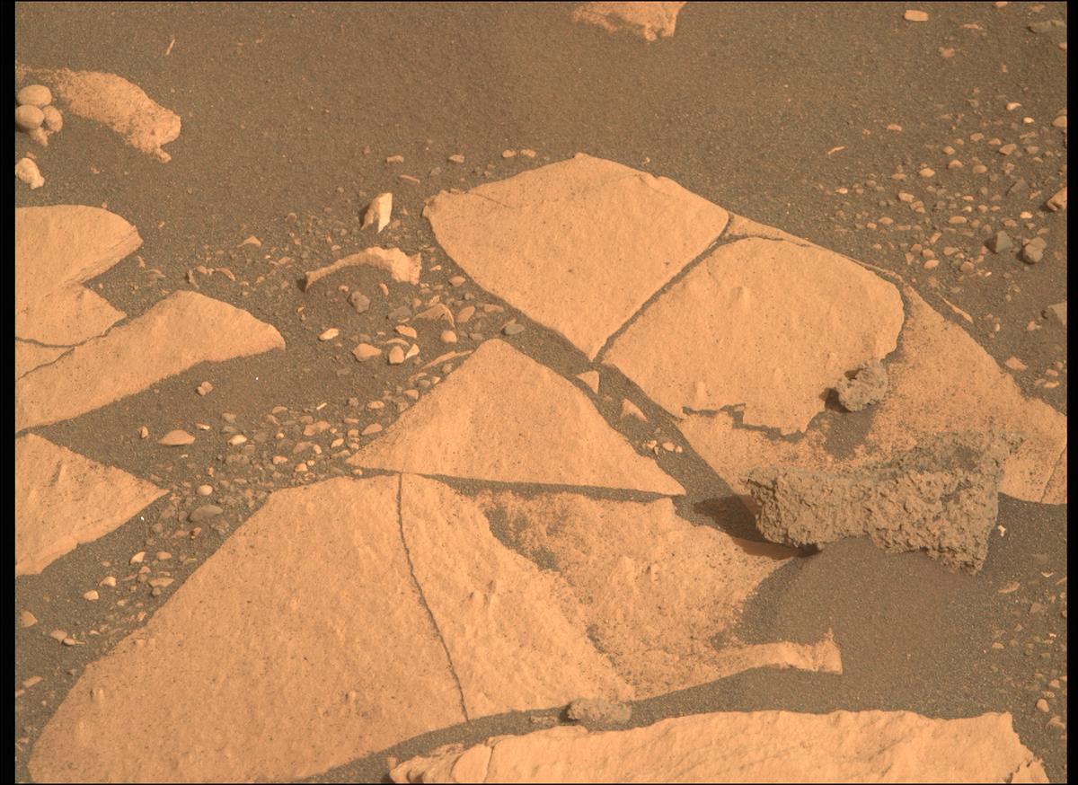 This image was taken by MCZ_RIGHT onboard NASA's Mars rover Perseverance on Sol 467