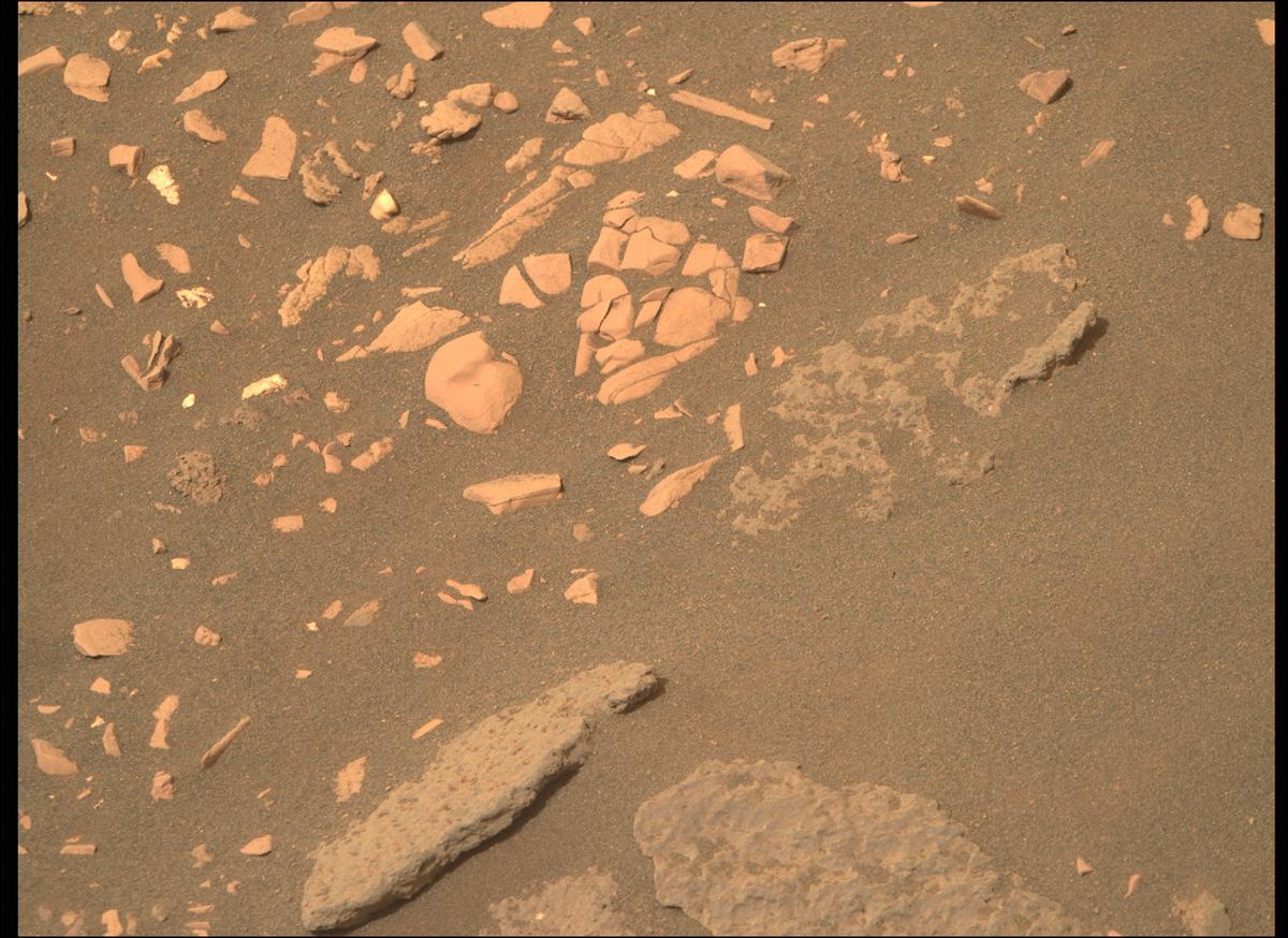 This image was taken by MCZ_RIGHT onboard NASA's Mars rover Perseverance on Sol 467