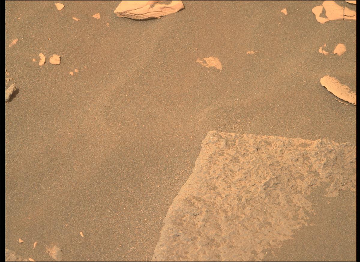 This image was taken by MCZ_RIGHT onboard NASA's Mars rover Perseverance on Sol 467