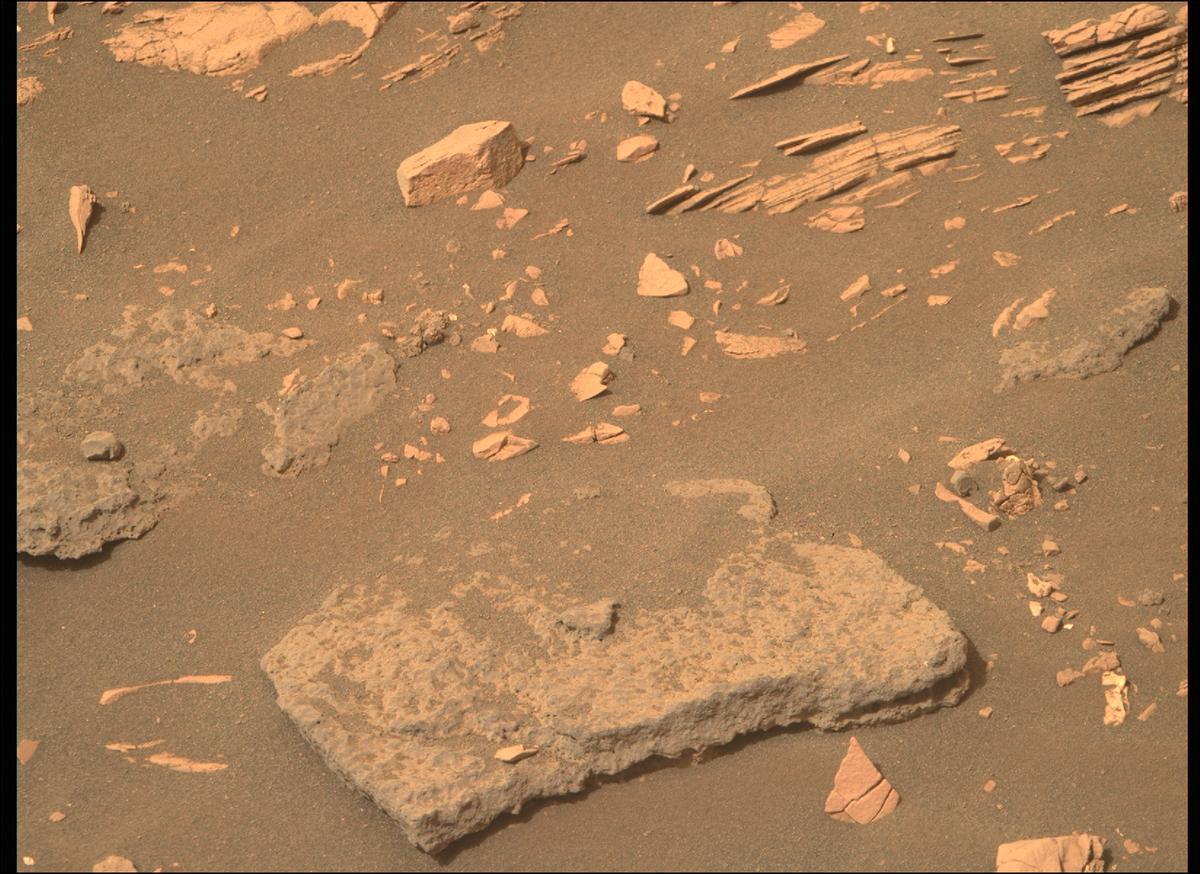 This image was taken by MCZ_RIGHT onboard NASA's Mars rover Perseverance on Sol 467