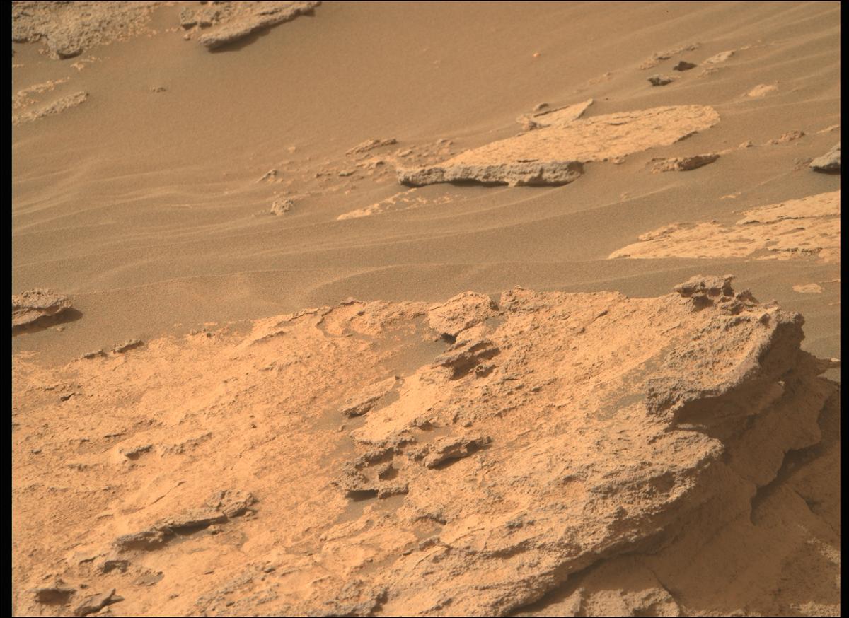 This image was taken by MCZ_RIGHT onboard NASA's Mars rover Perseverance on Sol 467