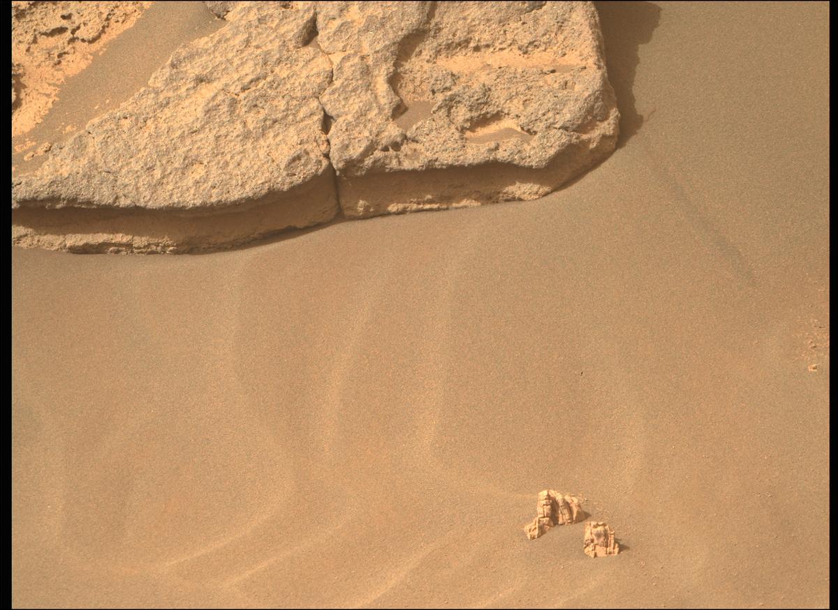 This image was taken by MCZ_RIGHT onboard NASA's Mars rover Perseverance on Sol 467