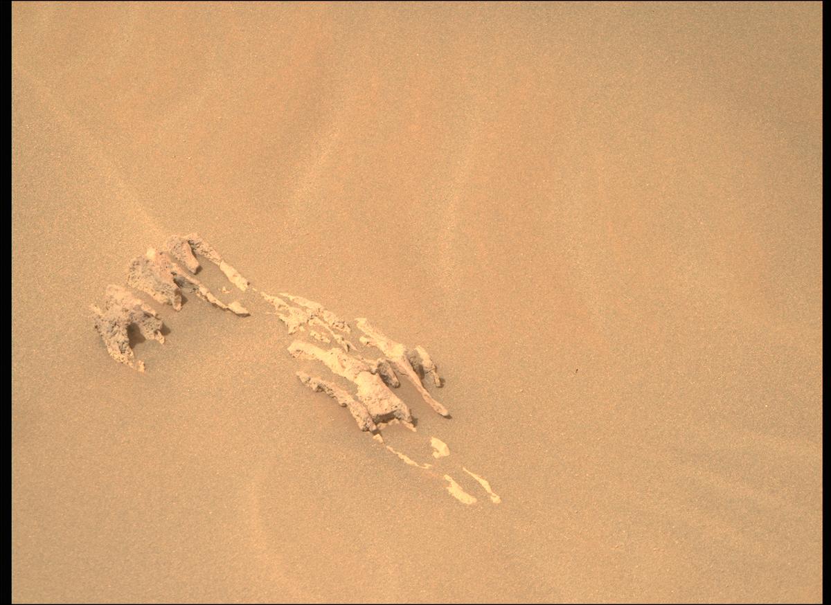 This image was taken by MCZ_RIGHT onboard NASA's Mars rover Perseverance on Sol 467