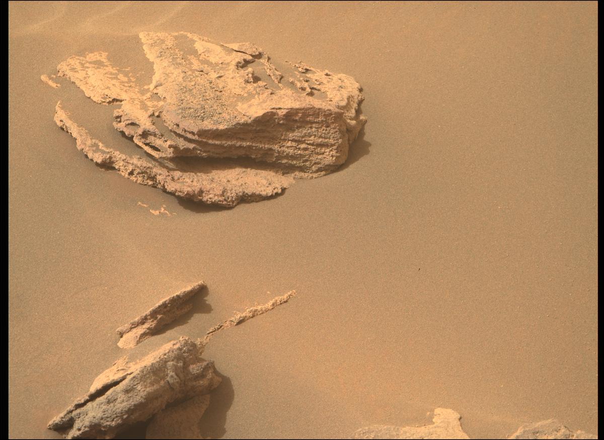 This image was taken by MCZ_RIGHT onboard NASA's Mars rover Perseverance on Sol 467