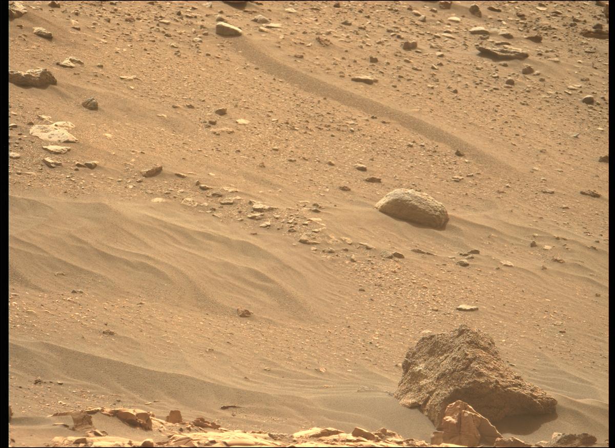 This image was taken by MCZ_LEFT onboard NASA's Mars rover Perseverance on Sol 470