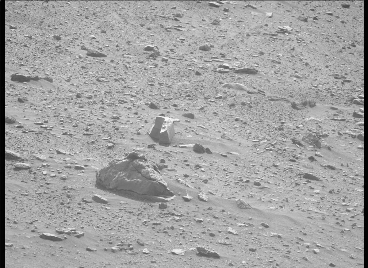 This image was taken by MCZ_LEFT onboard NASA's Mars rover Perseverance on Sol 470