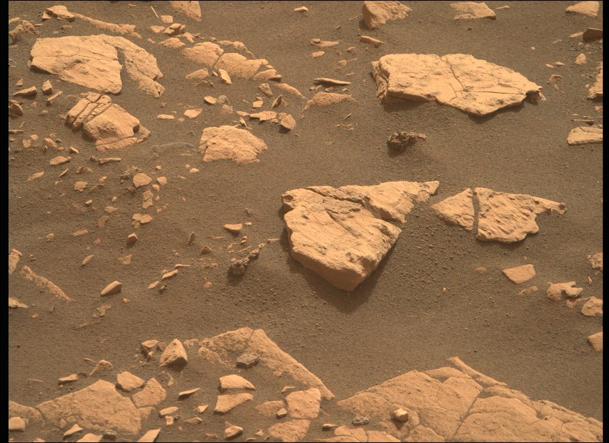 This image was taken by MCZ_RIGHT onboard NASA's Mars rover Perseverance on Sol 471
