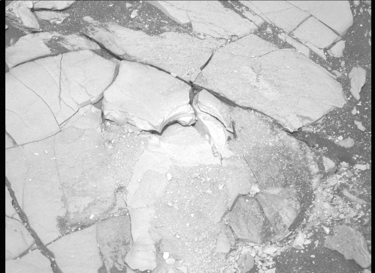 This image was taken by MCZ_LEFT onboard NASA's Mars rover Perseverance on Sol 472
