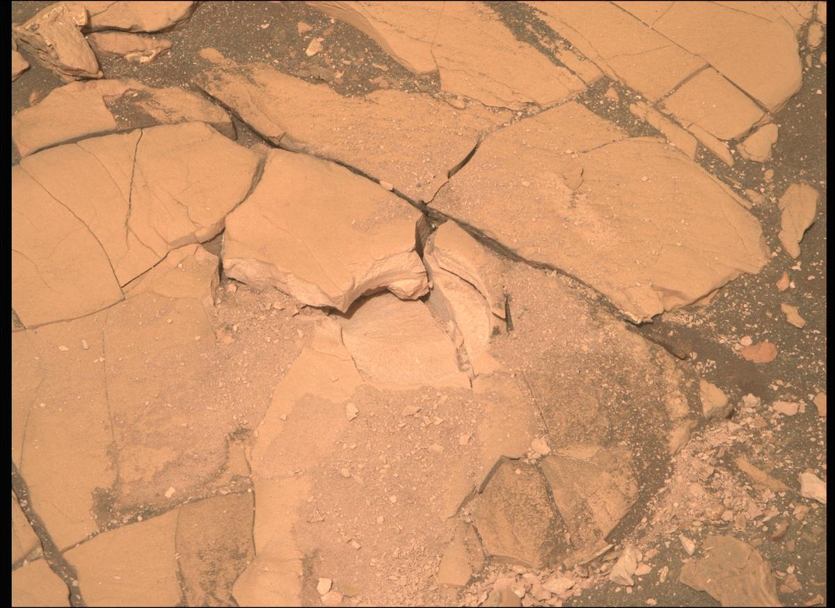 This image was taken by MCZ_RIGHT onboard NASA's Mars rover Perseverance on Sol 472