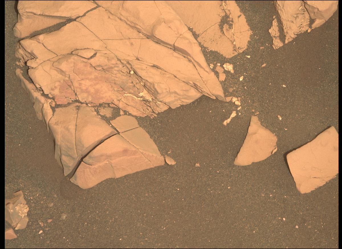This image was taken by MCZ_RIGHT onboard NASA's Mars rover Perseverance on Sol 474